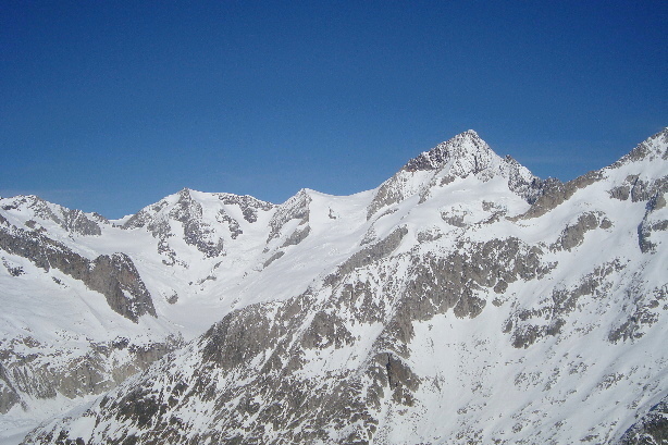 Sattelhorn (3745m), Aletschhorn (4193m)
