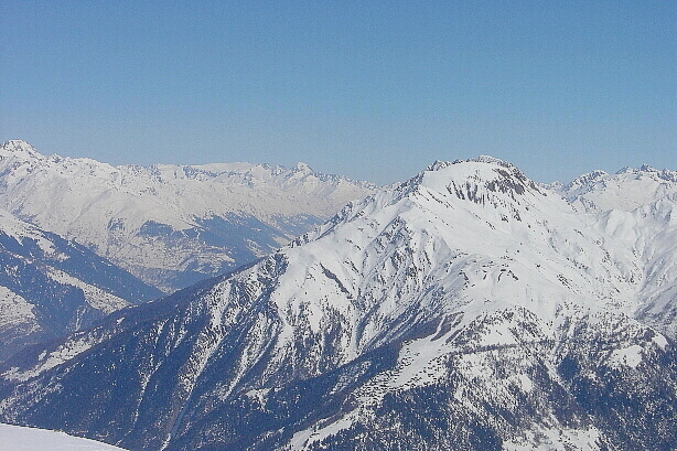 Foreground - Folluhorn (2657m), Fülhorn (2738m), Huwetz (2923m)