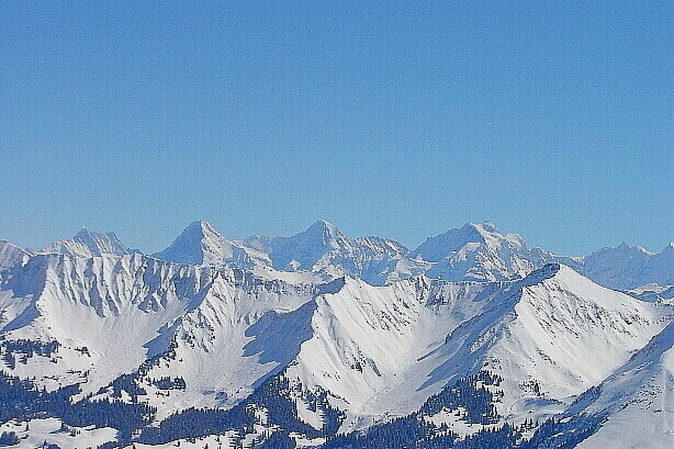 Niesenkette, Schreckhorn (4078m), Eiger (3970m), Mönch (4107m), Jungfrau (4158m)