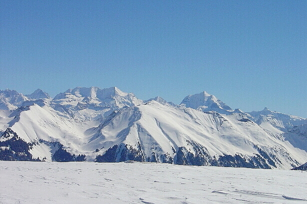 Blüemlisalp (3660m), Hohniesen / Bündihore (2454m), Doldenhorn (3638m)