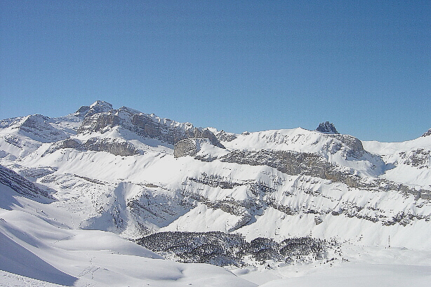 Felsenhorn (2782m), Weisse Fluh (2472m) and Tschingellochtighorn (2735m)