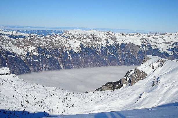 Hohgant, Allgäuhorn, Schrattenfluh, Fürstein, Lake Brienz under the sea of fog