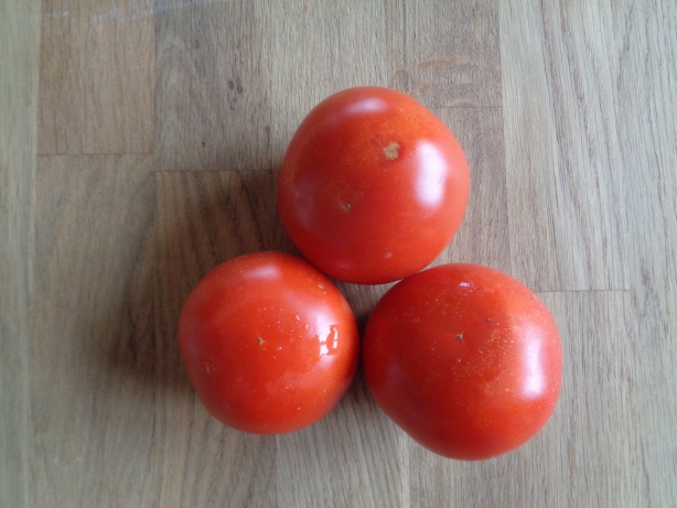 3 tomatos