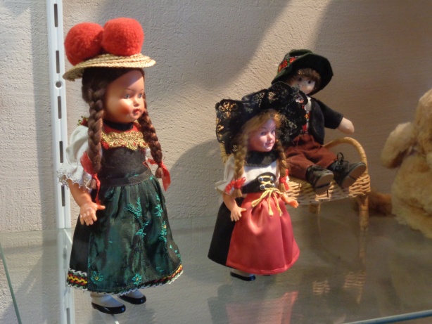 Mechanical dolls
