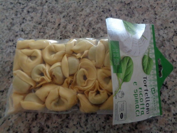 500 grams of tortellini with a filling of vegetables