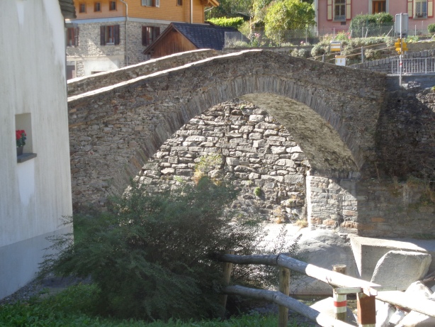 Die Brücke über die Calanca in Arvigo