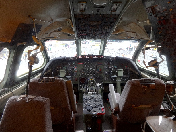Cockpit CV-990A Coronado