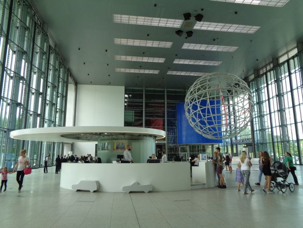 Eingangshalle der Autostadt