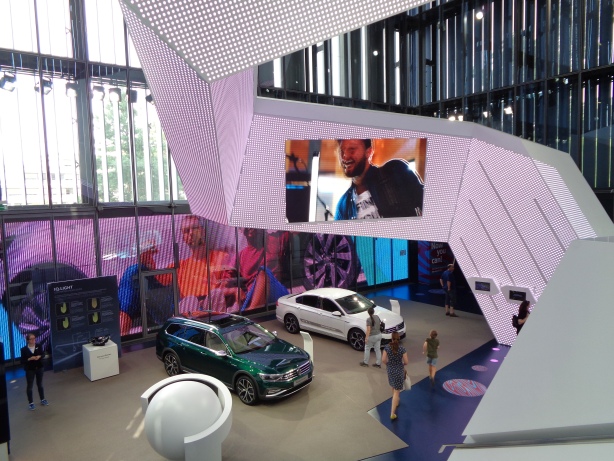 Im VW Pavillon