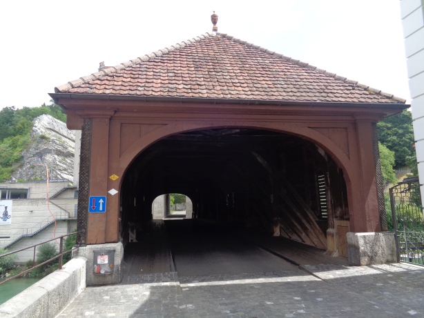 Gedeckte Holzbrücke