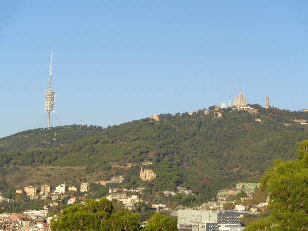 Tibidabo mit Torre de Collserola und Temple Expiatori del Sagrat Cor