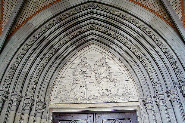 Eingangsportal Elisabethenkirche