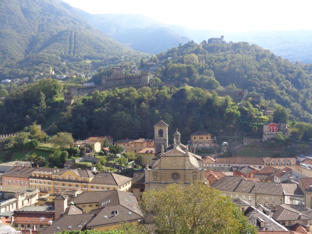Castello Sasso Corbaro, Castello di Montebello, La Collegiata