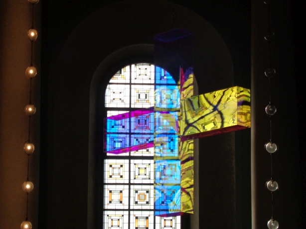 Kreuz von Ludger Hinse in der St. Hedwigs-Kathedrale