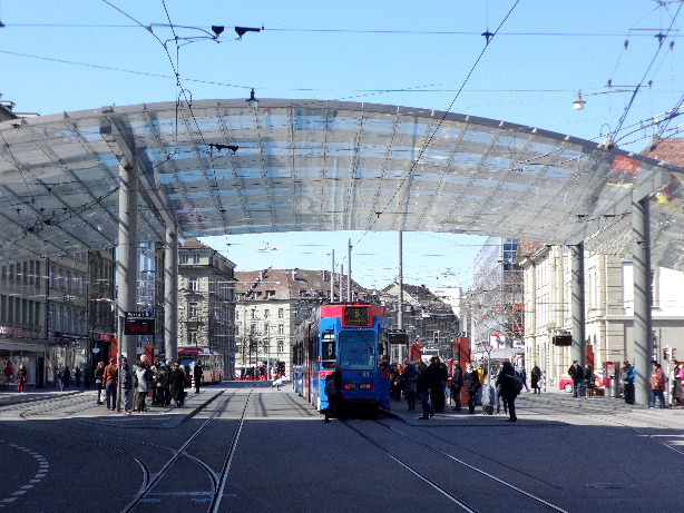 Der Baldachin beim Bahnhof