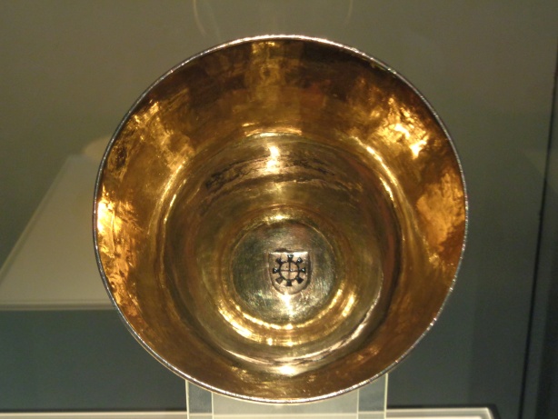 Deckelbecher mit Wappen