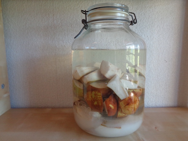 Verschliessen und einen Monat stehen lassen