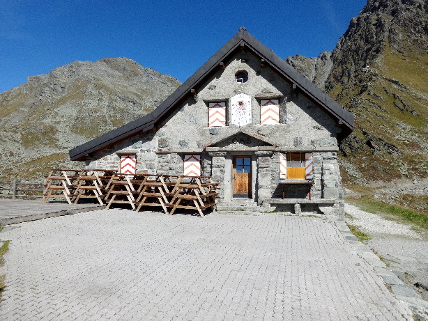 Cabane du Mont Fort (2457m)