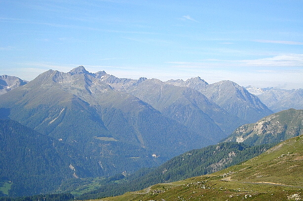Piz Nair (2951m), Piz Nuna (3124m), Piz Macun (2889m), Piz d'Arpiglias (3027m)