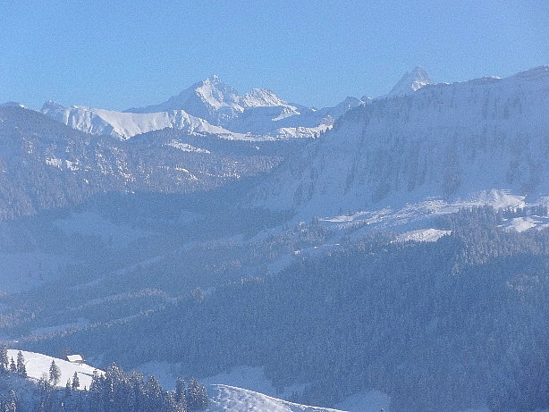 Wetterhorn (3692m), Bärglistock (3656m), Schreckhorn (4078m)