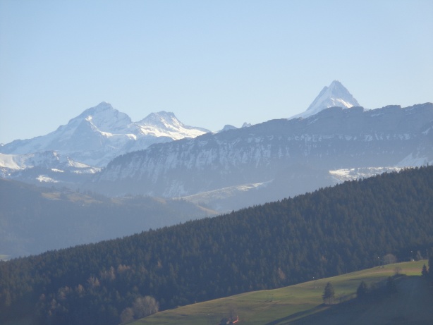 Wetterhorn (3692m), Bärglistock (3656m), Schreckhorn (4078m)