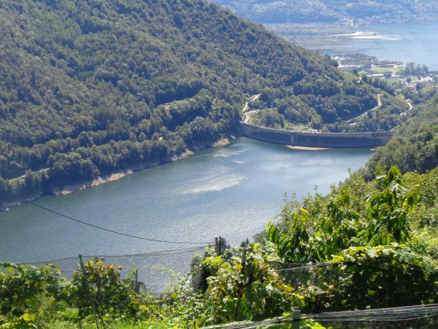 Stausee und Staumauer