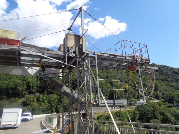 Golden Eye Bungee Jump