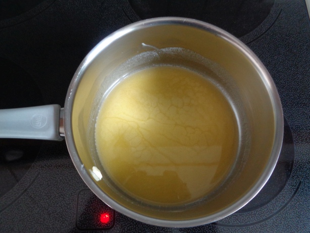Die Butter in einer Pfanne erhitzen