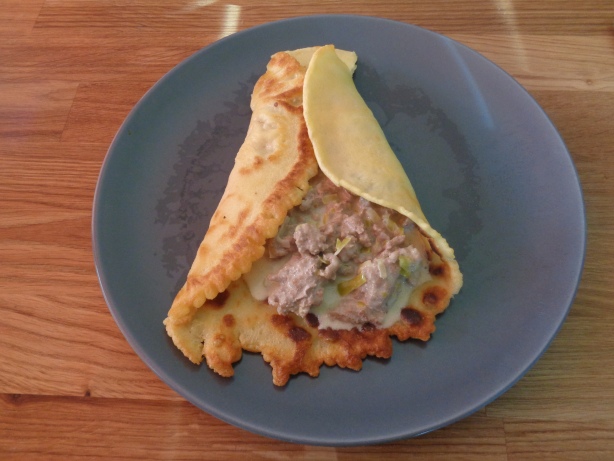 Die Crêpes mit einer Füllung wie Fleisch, Gemüse oder Früchten geniessen