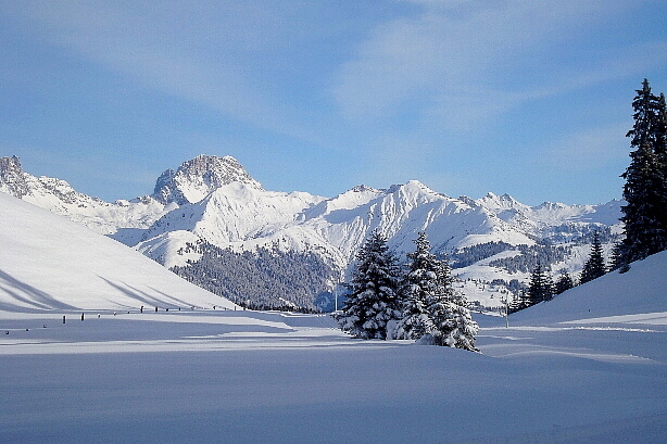 Sulzfluh (2817m), Schafberg (2413m), Chüenihorn (2413m), Rätschenfluh (2703m)