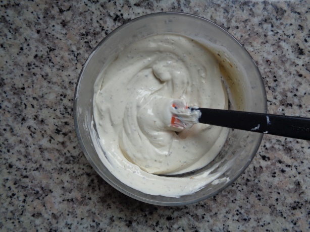 Verrühren. Probieren und nach Gutdünken nachwürzen