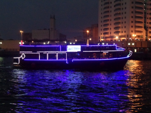 Schiff (Dhau) auf dem Dubai Creek