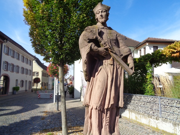 Statue an der Hauptstrasse