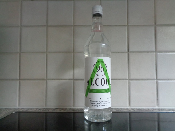 Ein halber Liter Ethanol (Weingeist)