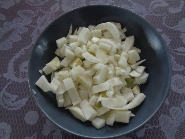 Cut the fennel and cut them in small pieces
