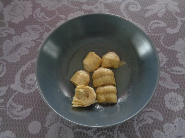 Flavour well the artichokes with some pepper