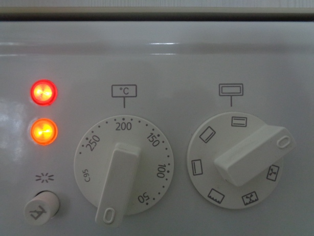 Preheat the baking oven to 200 degrees (top and bottom heat)