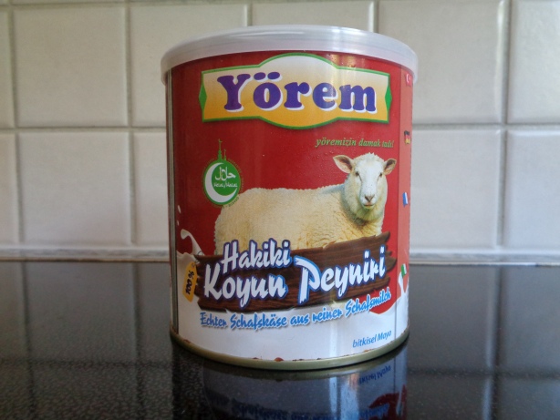 Fetakäse oder anderer Schafskäse