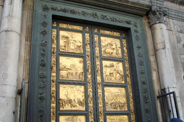 Das Tor zum Battisterio