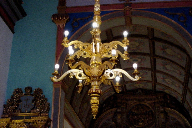 Kronleuchter in der Kirche do Carmo