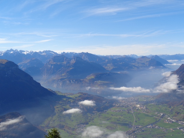 Schreckhorn, Rigidalstock, Wetterhorn, Mönch, Brisen, Wildgärst, Brunnen