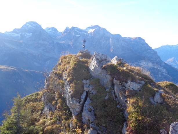 Giri (1923m) im Vordergrund