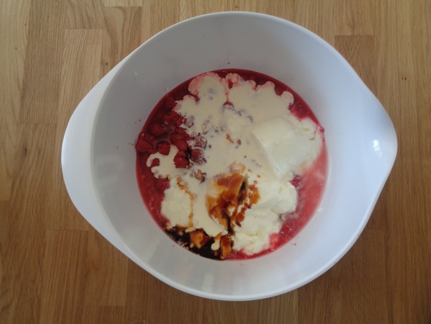 Den Rahm dazugeben und rühren