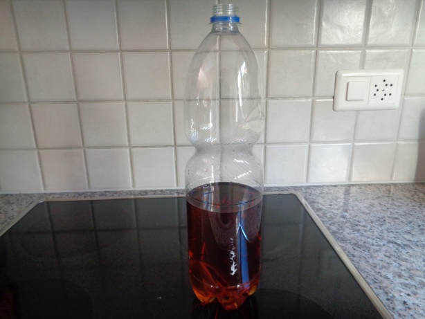 Den Rum in die Petflasche füllen