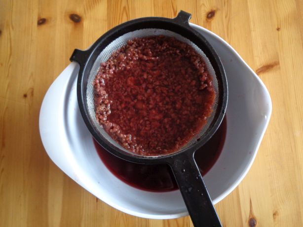 Die Beeren herausfiltern