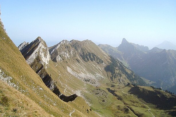 Nünenenflue (2101m), Chrummfadeflue (2074m), Stockhorn (2190m)