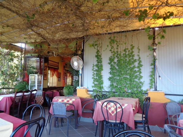 Taverna Bar - Chlomos