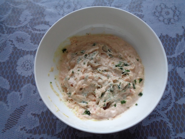 Alle Zutaten in einen Mixer geben, zerkleinern und servieren