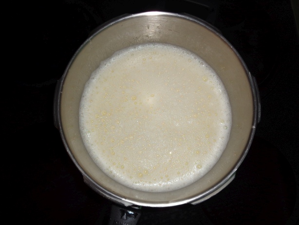 in einer Pfanne 5 Minuten kochen lassen - ab und zu rühren, damit nicht anbrennt