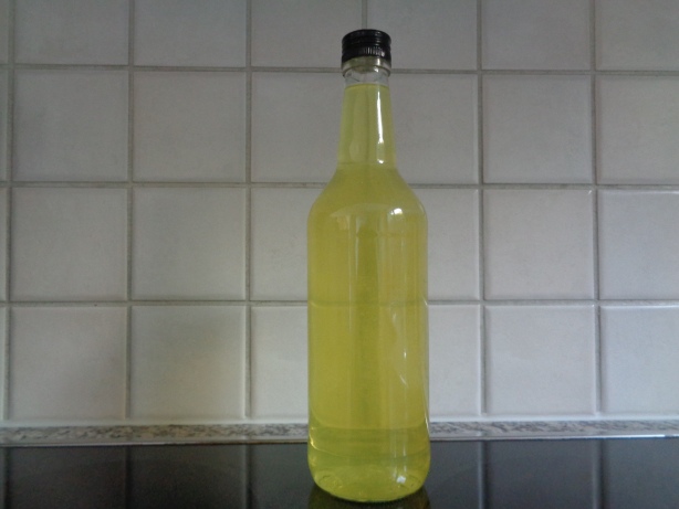 In Flaschen abfüllen und nochmals mindestens 2 Wochen stehen lassen